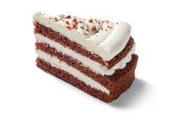 AMERICAN SIX LAYER RED VELVET CAKE (2 X 12 PUNTEN)